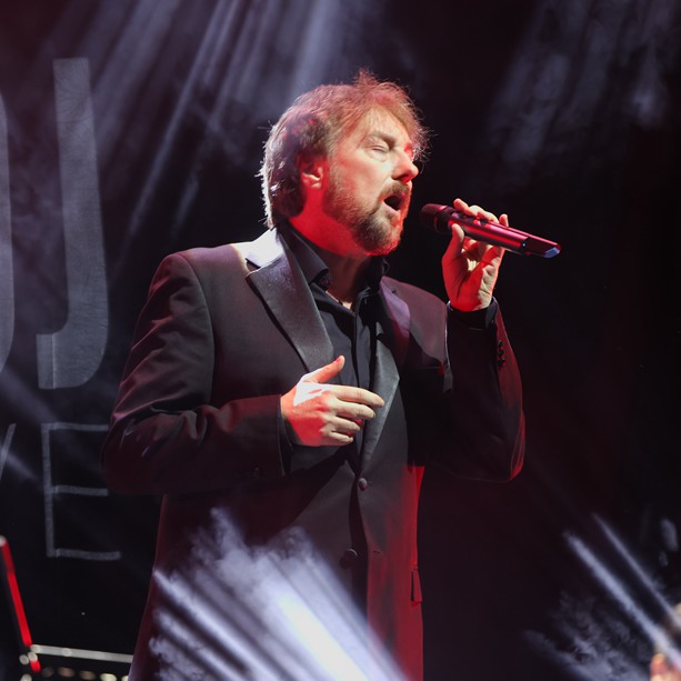 John Owen-Jones in China: 'Phantom of the Opera' with a Chinese twist