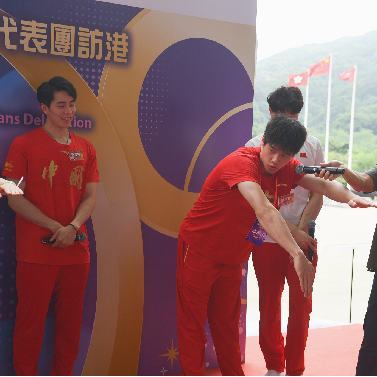 Chinese mainland Olympians' visit to HKSAR continues to bear happiness