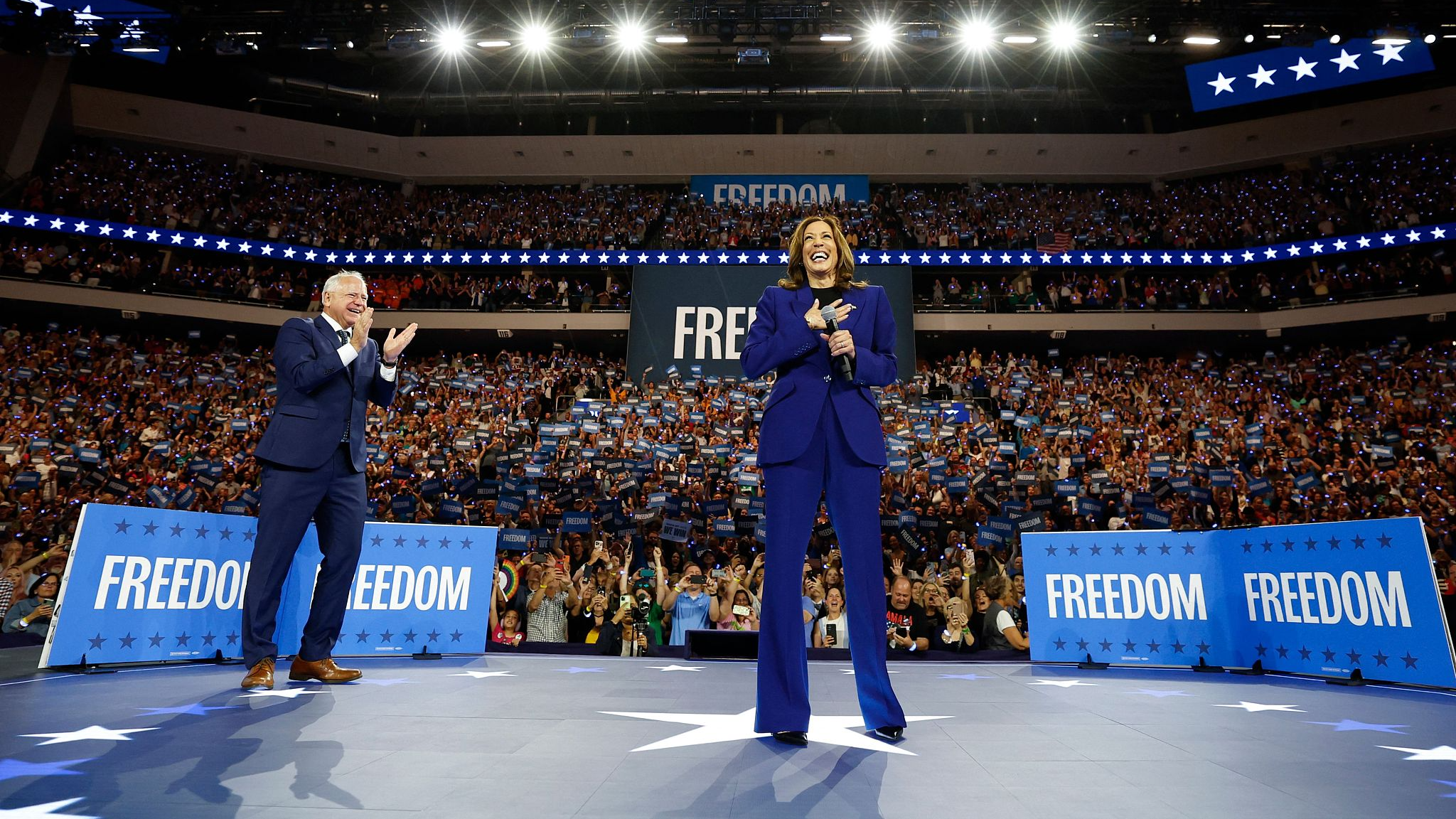 U.S. Vice President and Democratic presidential candidate Kamala Harris and Minnesota Governor and Democratic vice presidential candidate Tim Walz at campaign rally at the Fiserv Forum in Milwaukee, Wisconsin, August 20, 2024. /CFP
