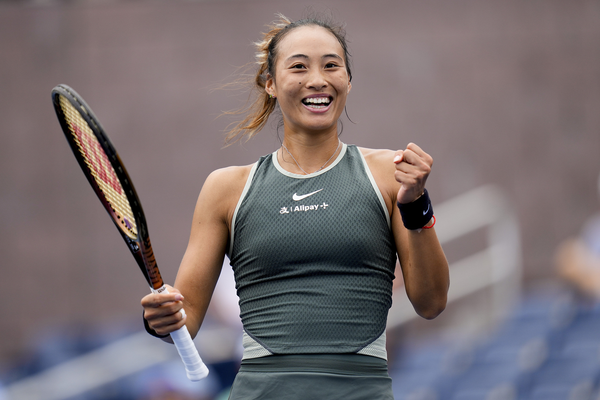 Zheng Qinwen of China reacts after scoring in the women's singles match against Jule Niemeier of Germany at the U.S. Open at the USTA Billie Jean King National Tennis Center in Queens, New York, August 30, 2024. /CFP