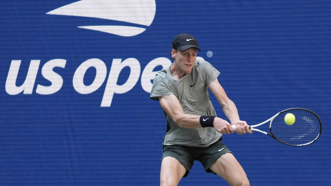 Italy's Jannik Sinner returns during the third round of the US Open at USTA Billie Jean King National Tennis Center in New York City, US, August 31, 2024. /CFP