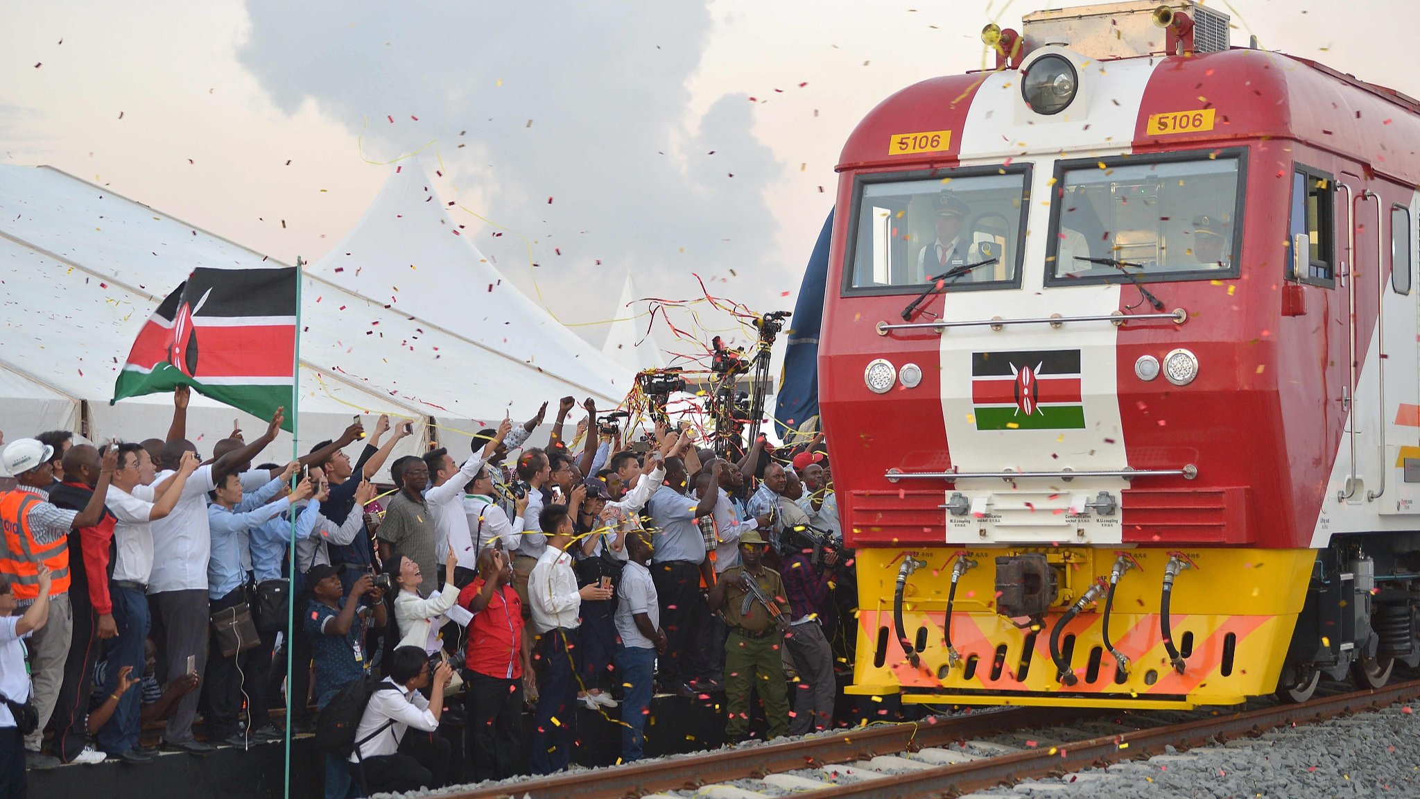 A train on the Kenyan Mombasa-Nairobi Standard Gauge Railway constructed by Chinese companies in Mombasa, Kenya. /CFP