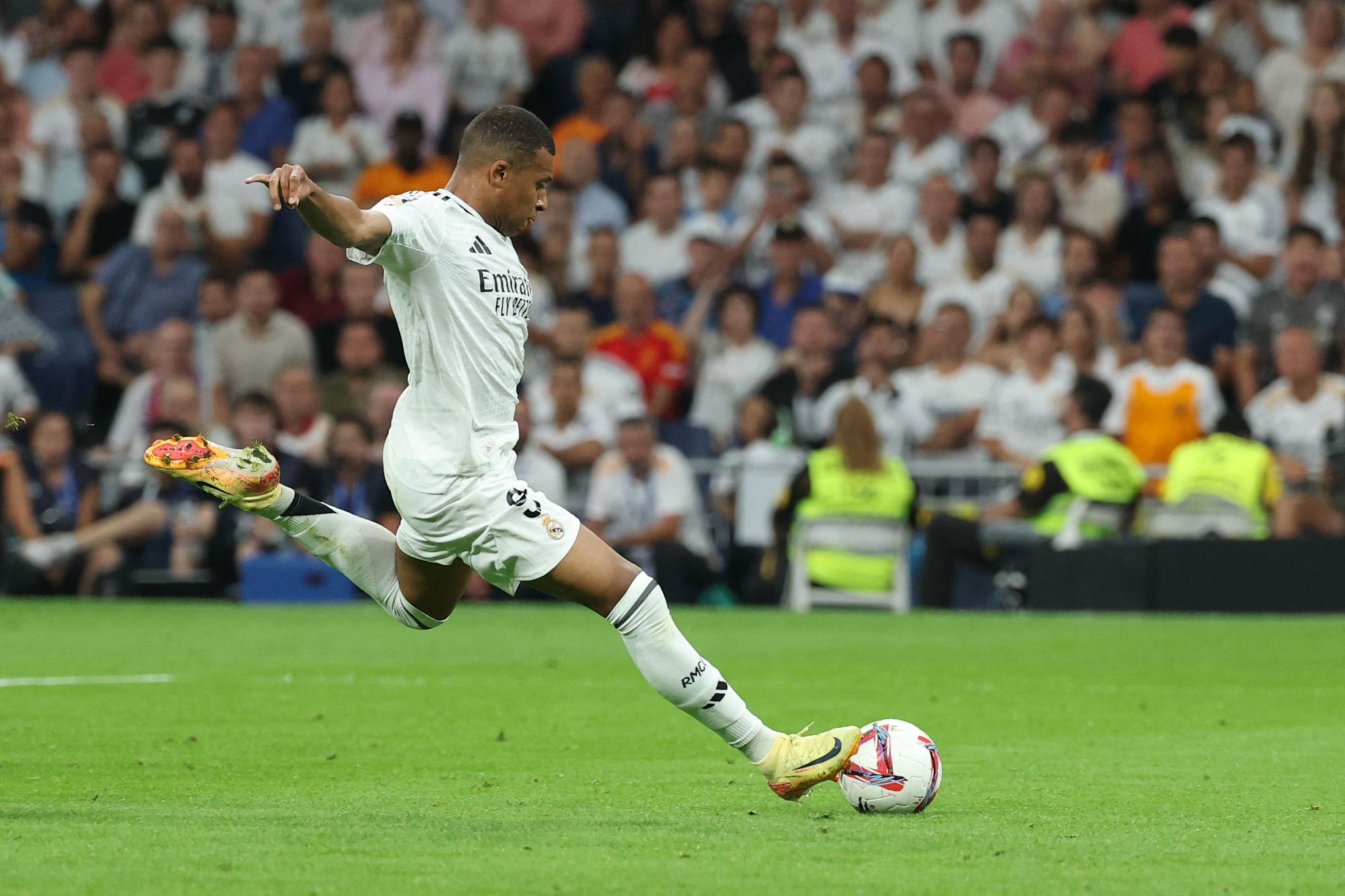 Kylian Mbappe of Real Madrid shoots in the La Liga game against Real Betis at the Santiago Bernabeu Stadium in Madird, Spain, September 1, 2024. /CFP