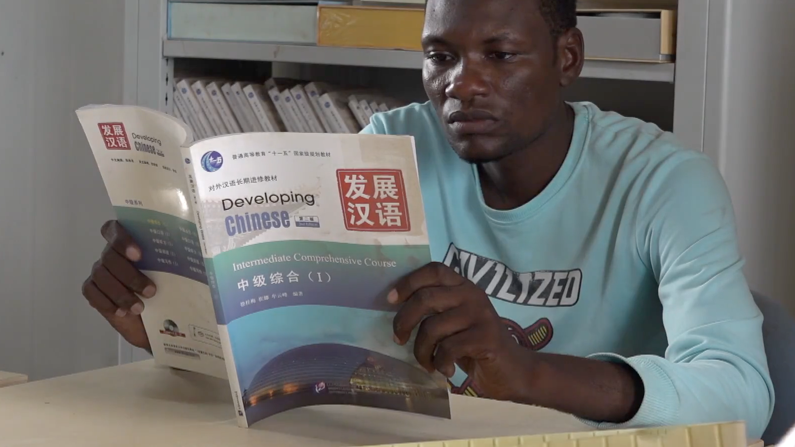 28-year-old Joseph Abubakar, learning Chinese at the Chinese Language Learning Center, in Juba, South Sudan. /Xinhua