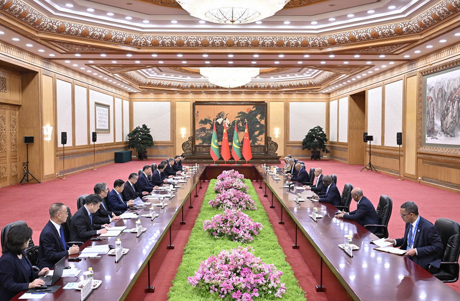 Chinese President Xi Jinping meets with Mauritanian President Mohamed Ould Cheikh Ghazouani at the Great Hall of the People in Beijing, capital of China, September 3, 2024. /Xinhua