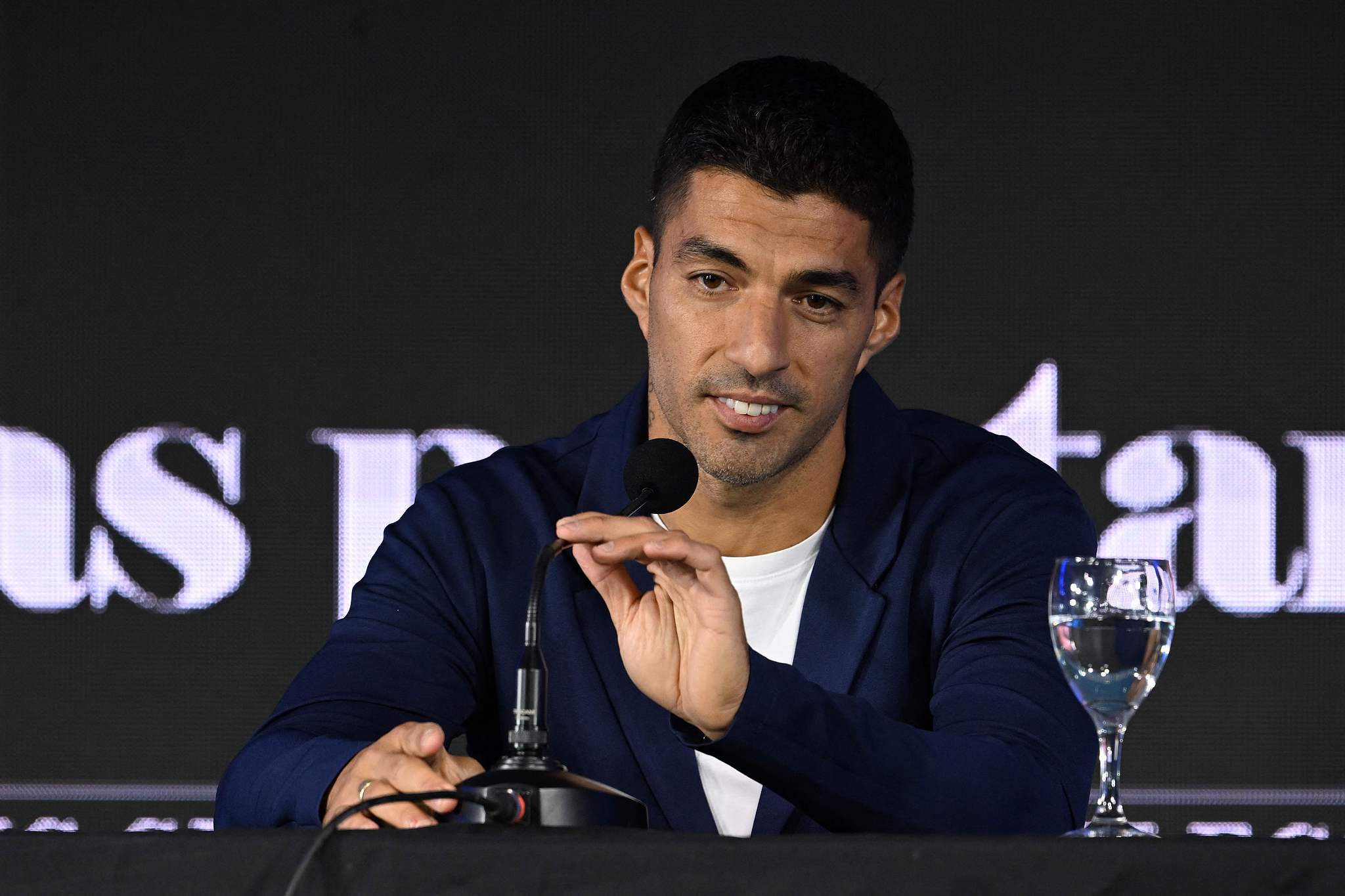 Luis Suarez of Uruguay announces his retirement from international football at a press conference in Montevideo, Uruguay, September 2, 2024. /CFP