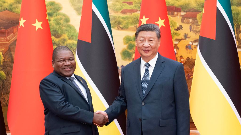 Chinese President Xi Jinping (R) meets with Mozambican President Filipe Jacinto Nyusi, who is in Beijing for the 2024 Summit of the Forum on China-Africa Cooperation, at the Great Hall of the People in Beijing, capital of China, September 4, 2024. /Xinhua