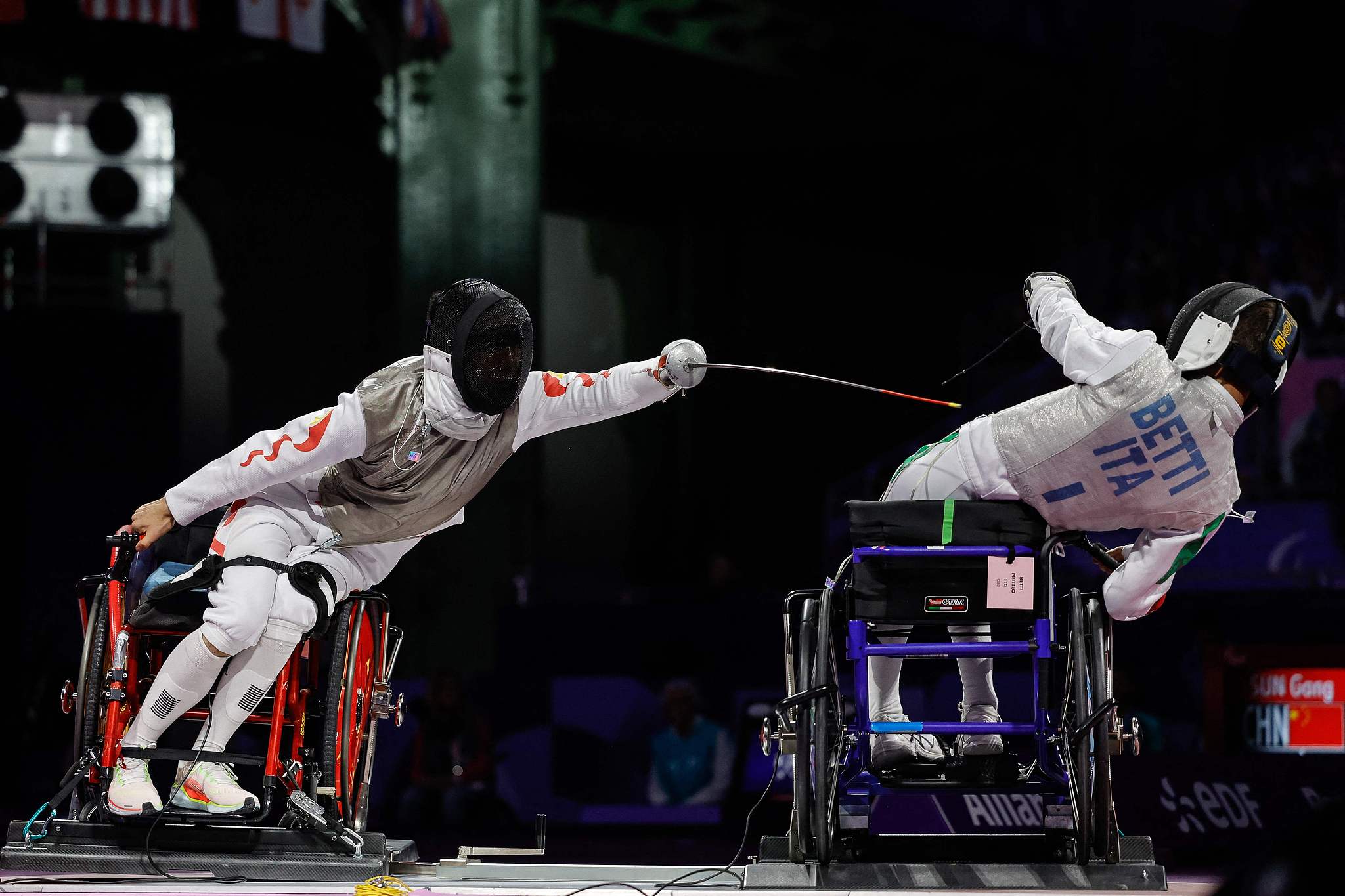 Sun Gang (L) of China and Matteo Betti of Italy compete in the men's foil category A final during the Paris 2024 Paralympic Games in Paris, France, September 4, 2024. /CFP