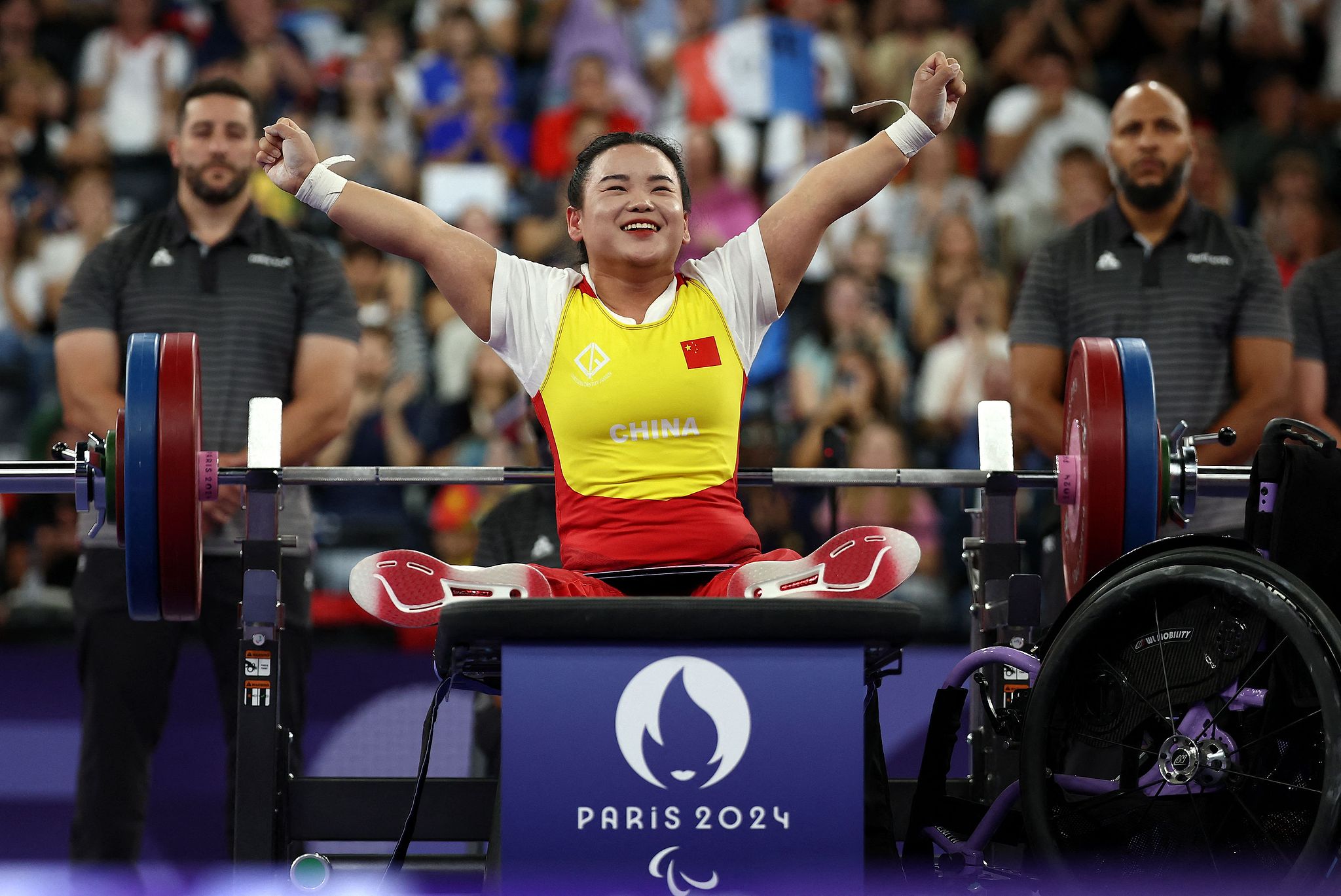 Guo Lingling of China celebrates after winning the women's 45kg powerlifting title during the Paris 2024 Paralympic Games in Paris, France, September 4, 2024. /CFP 