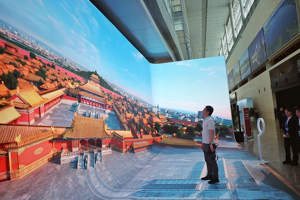 A visitor experiences the 8K ultra HD immersive project at the media center for the 2024 Summit of the Forum on China-Africa Cooperation (FOCAC) in Beijing, September 3, 2024. /CFP