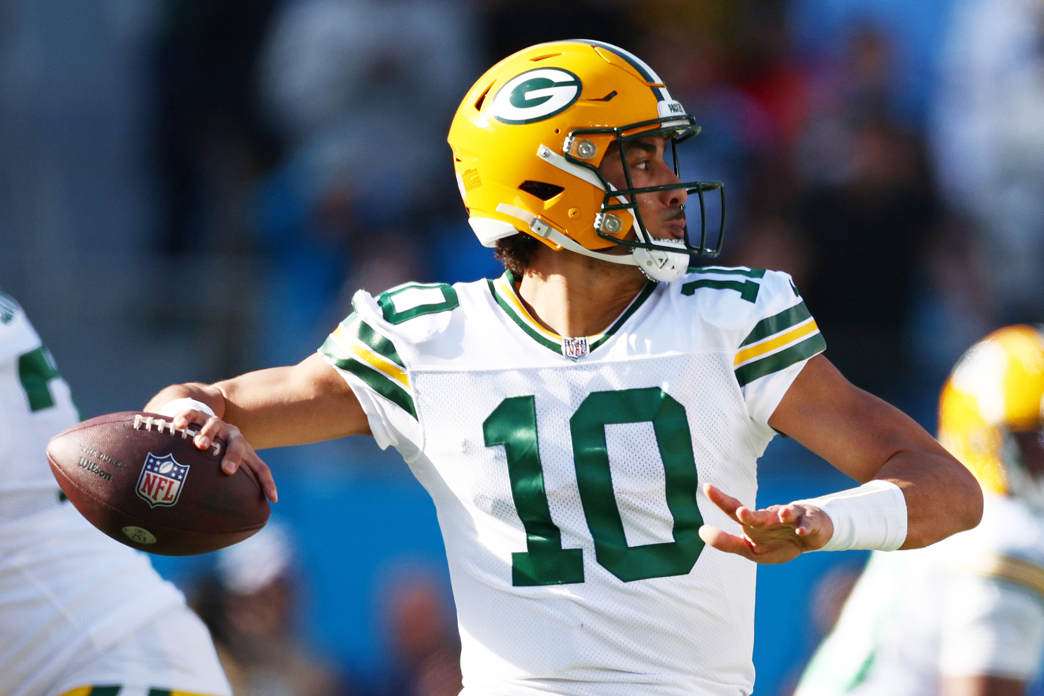 Green Bay Pacers quarterback Jordan Love looks to throw a pass. /CFP 