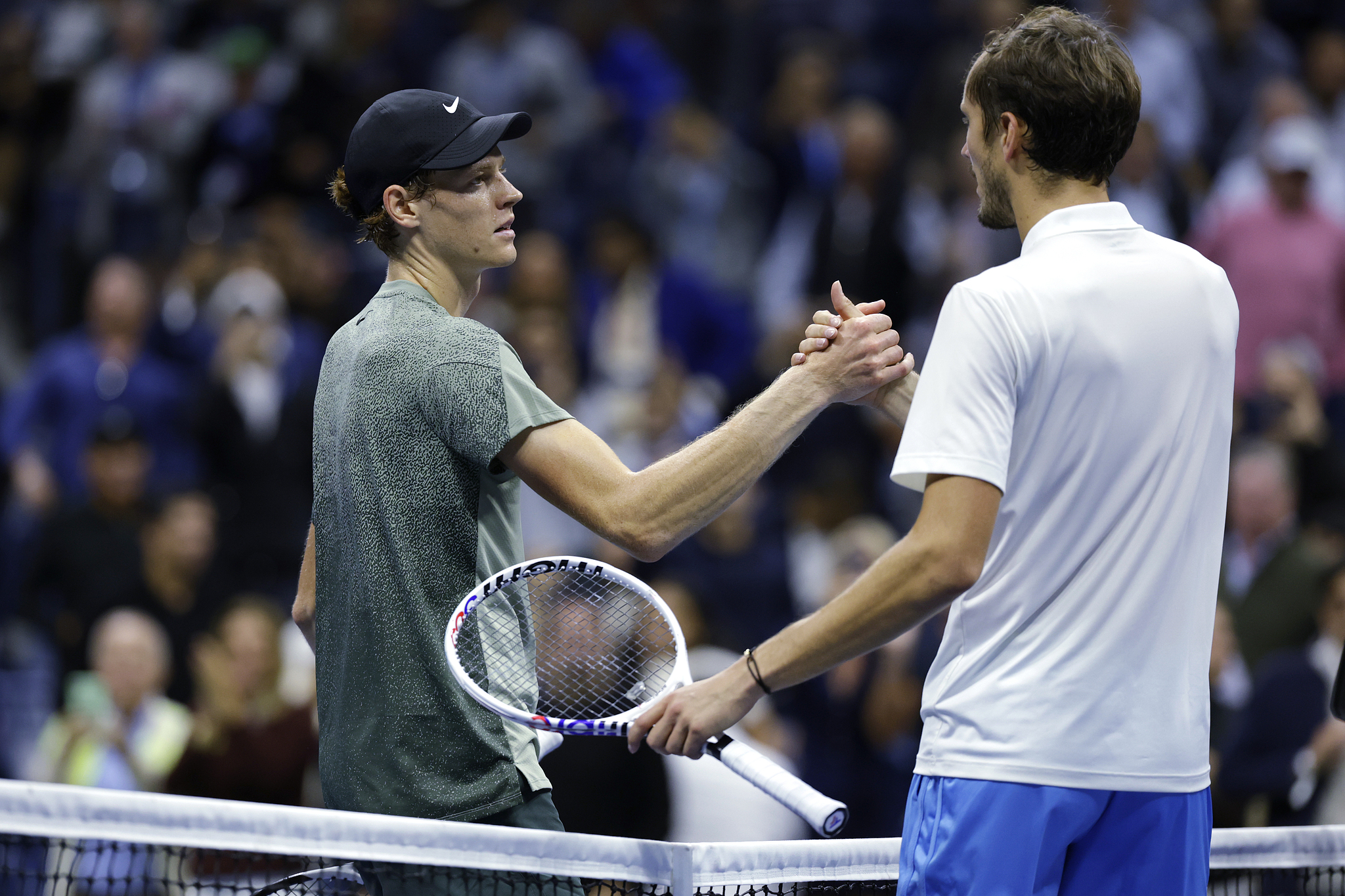 Jannik Sinner (L) of Italy shakes hands after defeating Daniil Medvedev of Russia during their men's singles quarter-final at the U.S. Open tennis tournament in New York, U.S., September 4, 2024. /CFP