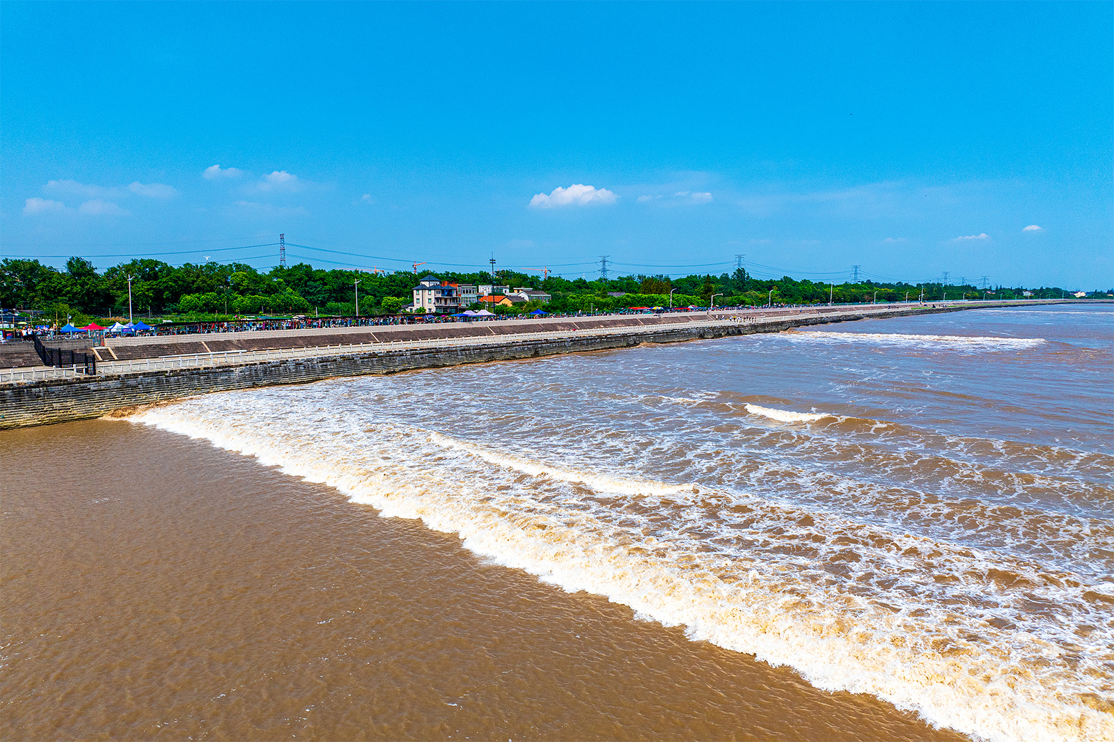 The spectacular Qiantang River tidal bore is seen from a viewpoint in Haining, Zhejiang Province on September 4, 2024. /CFP