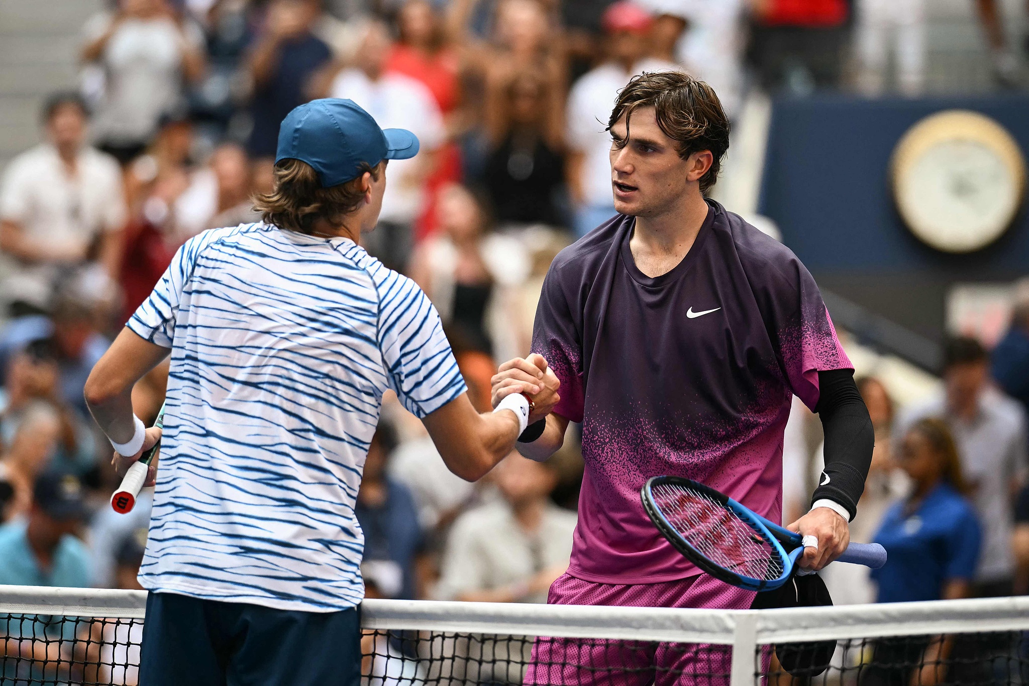 Britain's Jack Draper (R) and Australia's Alex de Minaur shake hands after their men's singles quarter-final during the U.S. Open tennis tournament in New York, U.S., September 4, 2024. /CFP 