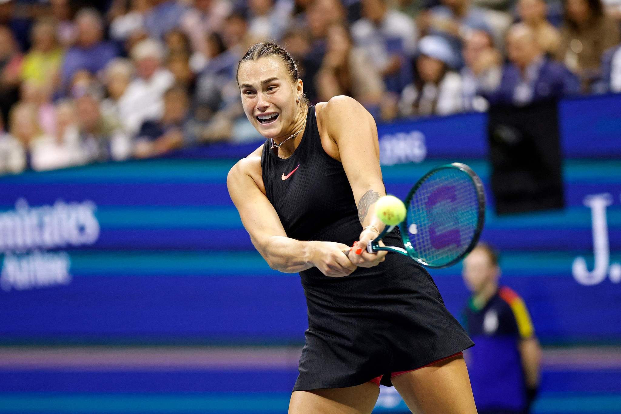 Aryna Sabalenka dari Belarusia bertanding di semifinal tunggal putri melawan Emma Navarro dari AS di US Open di USTA Billie Jean King National Tennis Center di Queens, New York, 5 September 2024. /CFP