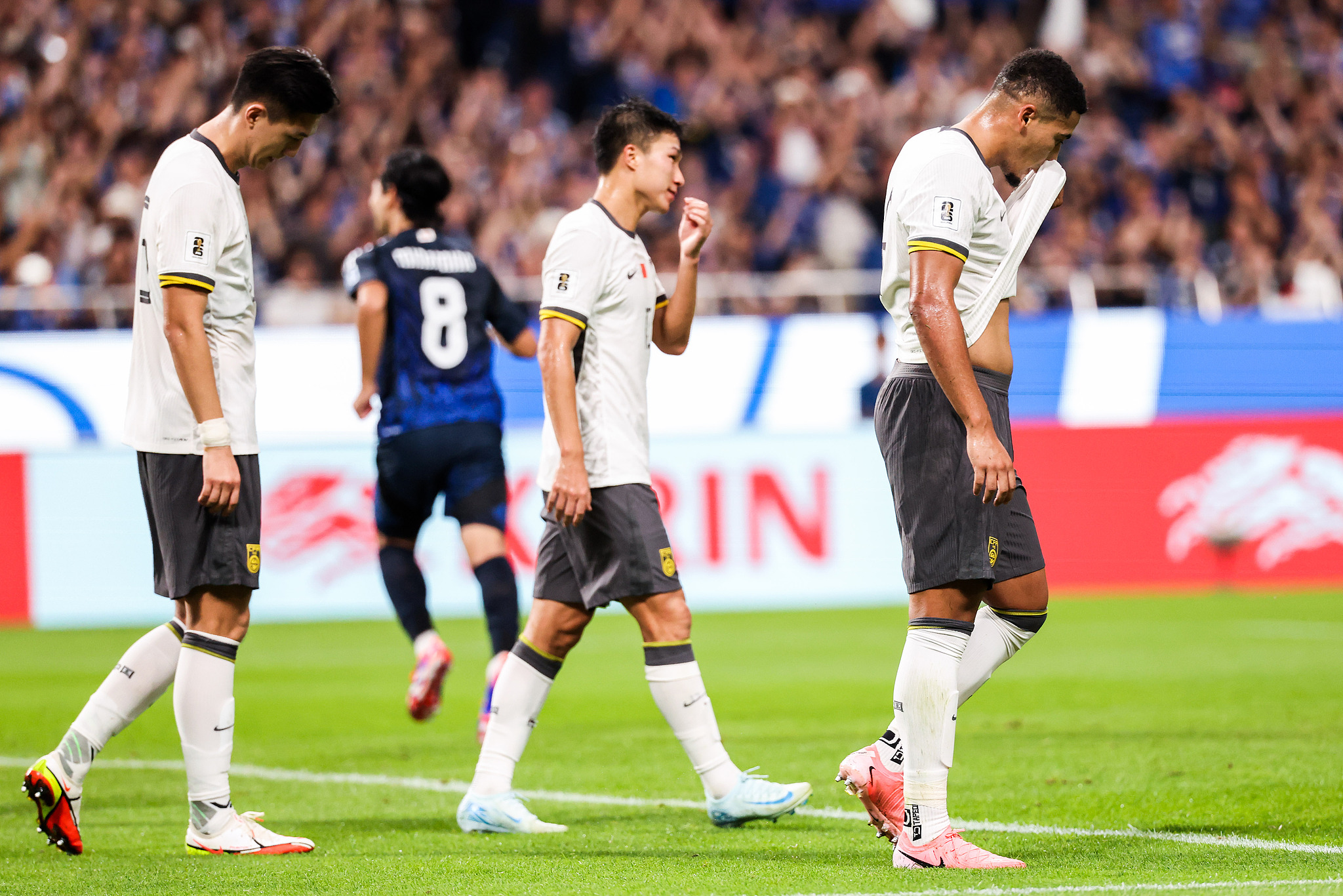 Players of China look on after the 7-0 loss to Japan in the 2026 FIFA World Cup Asian Football Confederation qualifier game at Saitama Stadium 2002 in Saitama, Japan, September 5, 2024. /CFP