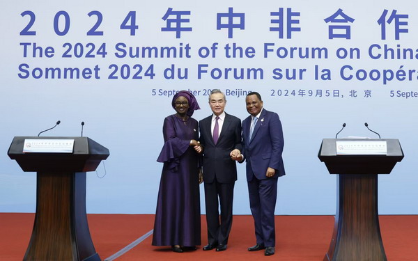 Chinese Foreign Minister Wang Yi, also a member of the Political Bureau of the Communist Party of China Central Committee, poses with Senegalese Foreign Minister Yacine Fall(L) and Minister of Foreign Affairs of the Republic of the Congo Jean-Claude Gakosso(R) in Beijing, capital of China, September 5, 2024. /Chinese Foreign Ministry