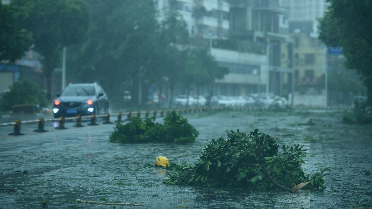 Super Typhoon Yagi Hits Southern China, 570,000 Evacuated