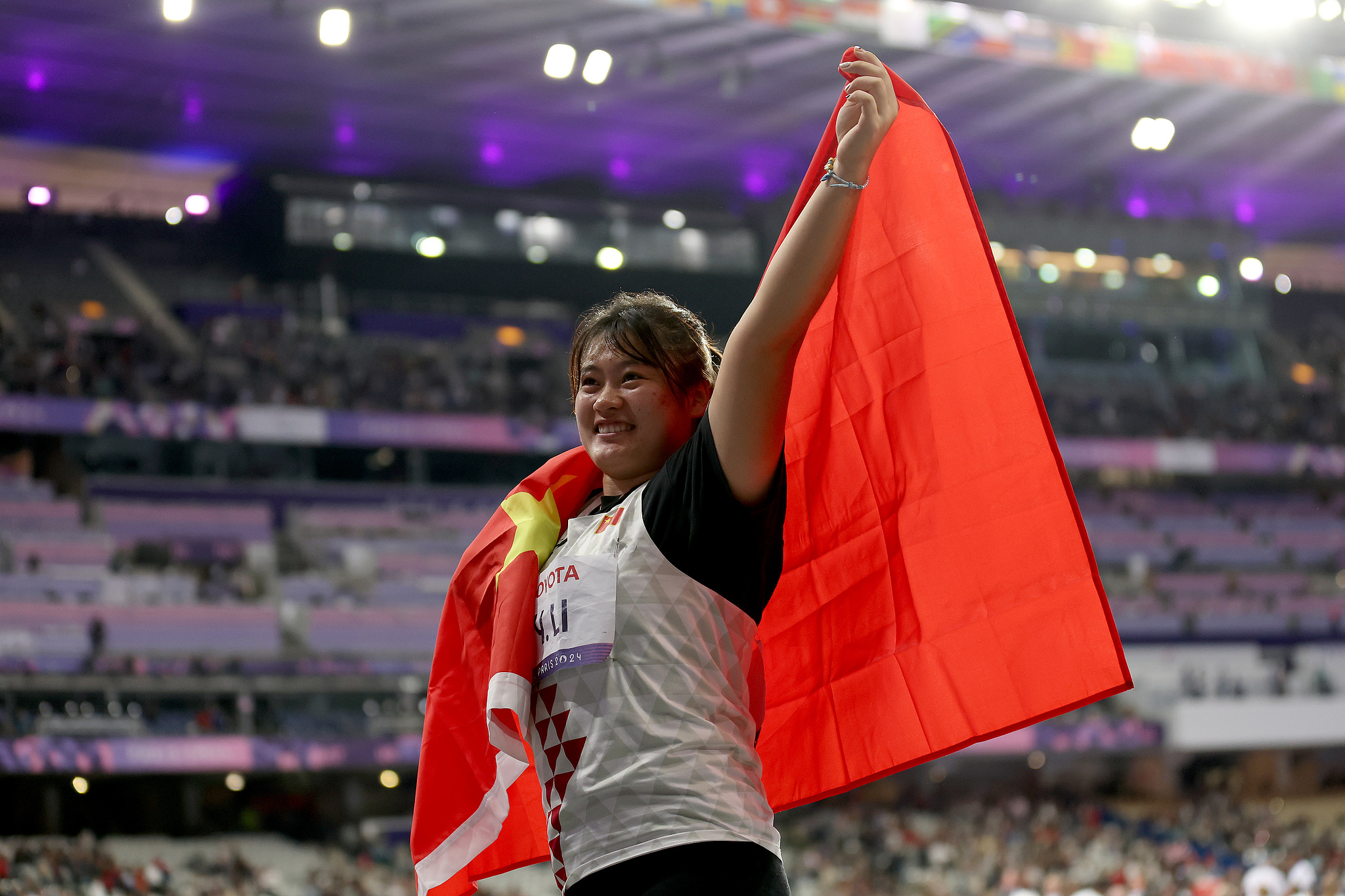 Li Yingli of China celebrates after claiming the silver medal in the women's F38 discus throw final during the Paris 2024 Paralympic Games in Paris, France, September 6, 2024. /CFP