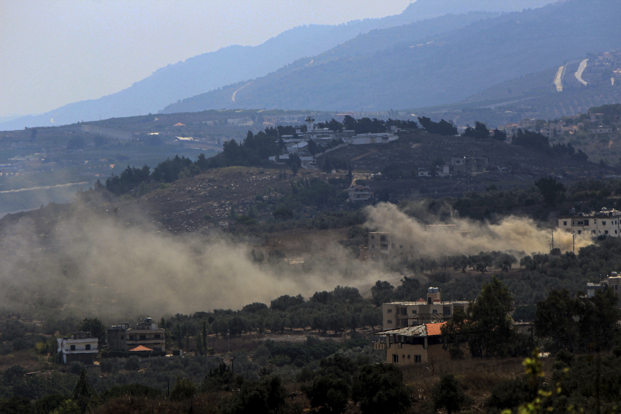 Heavy smoke billows from the southern Lebanese village of Kfar Kila following heavy Israeli shelling, Lebanon, September 6, 2024. /CFP