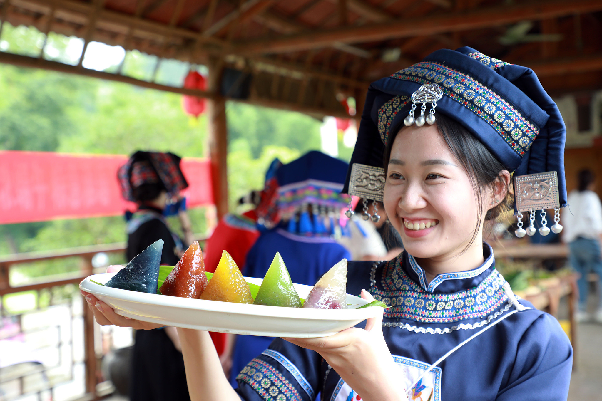 @China: Zhuang ethnic people, weaving the elegance of artistry and culture