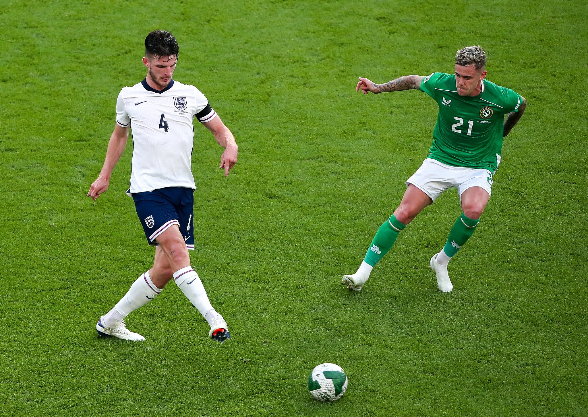 Declan Rice (#4) of England passes in the UEFA Nations League game against Ireland at the Aviva Stadium in Dublin, Ireland, September 7, 2024. /CFP