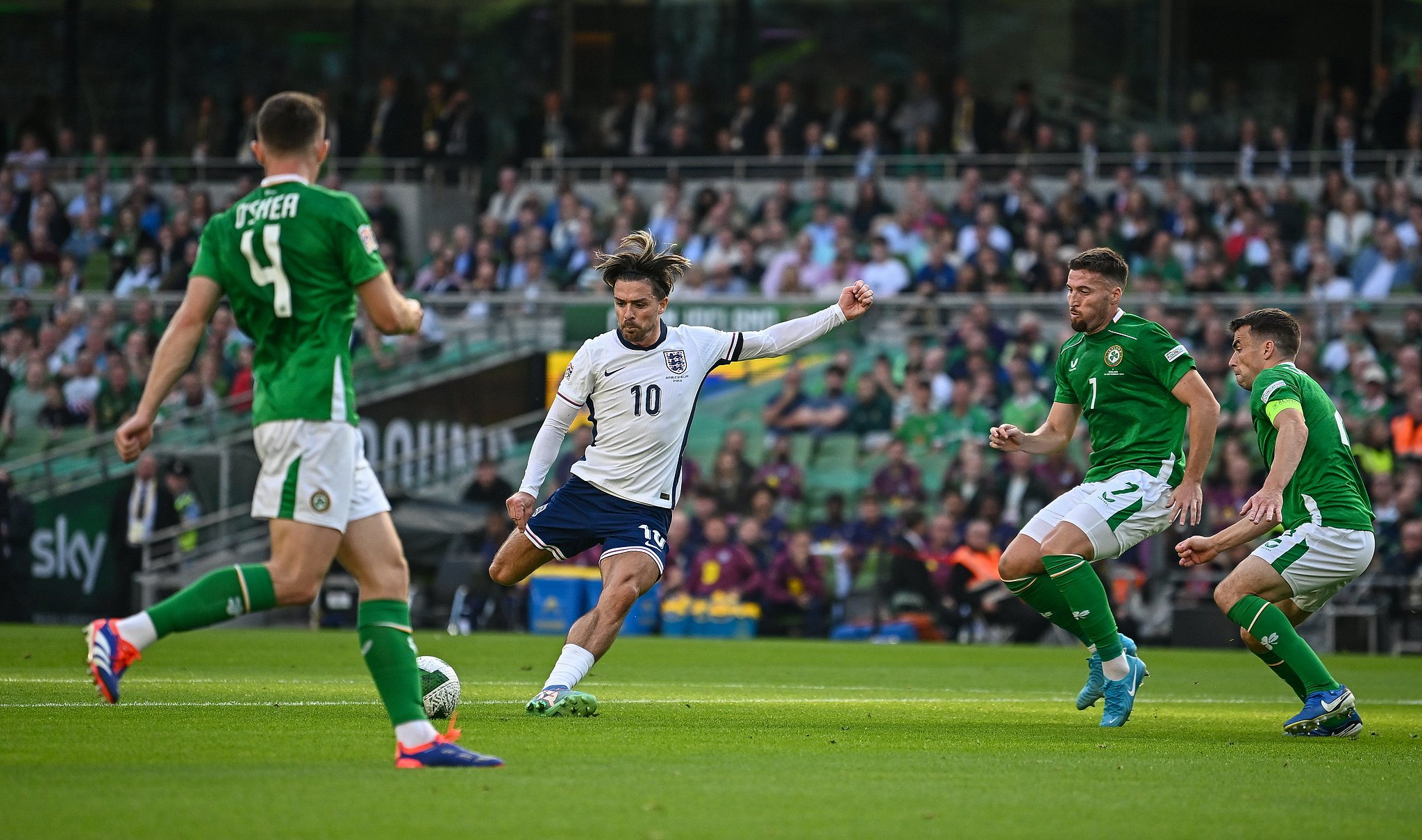 Kack Grealish (#10) of England shoots in the UEFA Nations League game against Ireland at the Aviva Stadium in Dublin, Ireland, September 7, 2024. /CFP