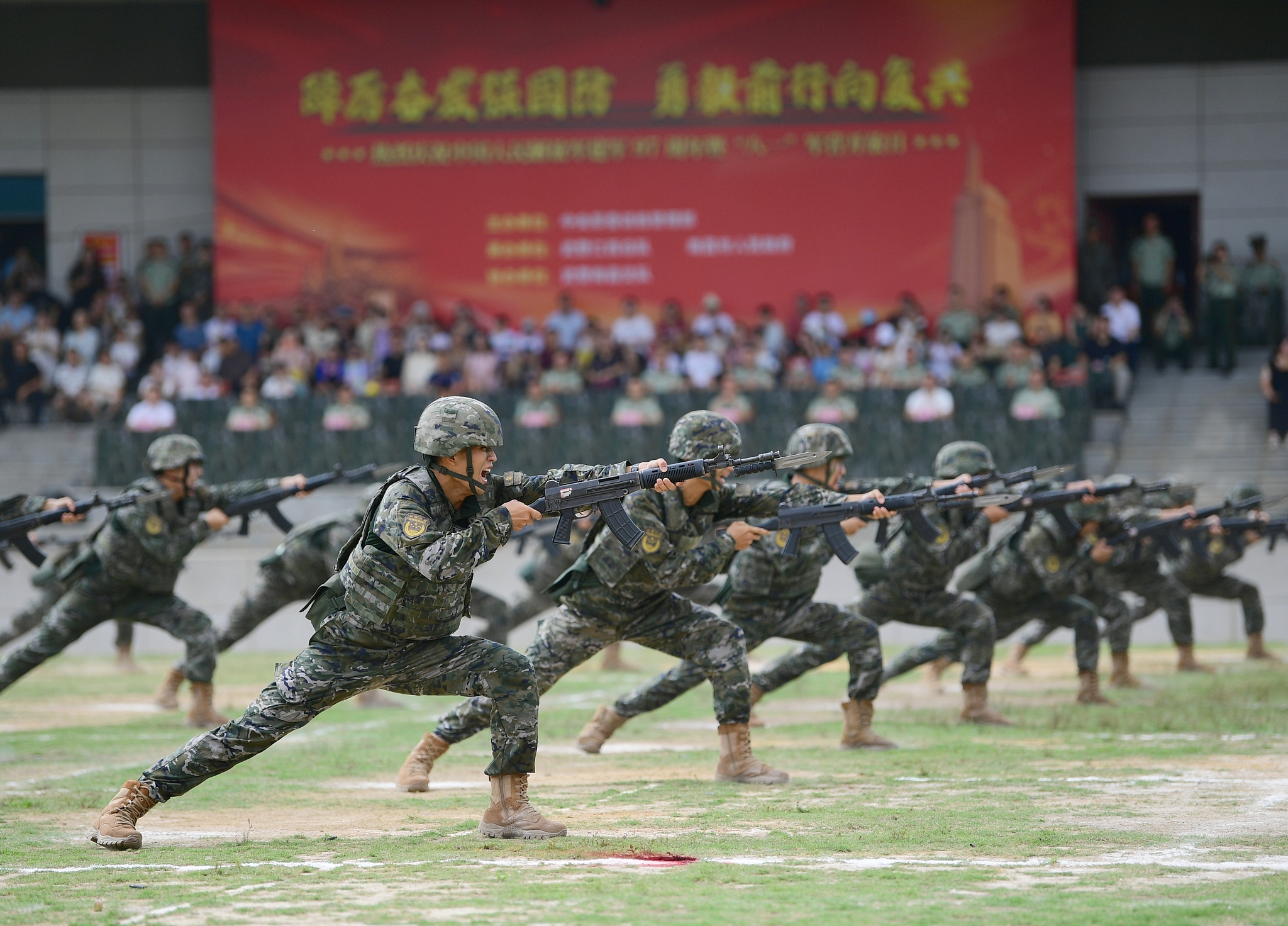 Polisi bersenjata melakukan latihan di Kota Nanchang, Provinsi Jiangxi, Tiongkok timur, 1 Agustus 2024. /CFP