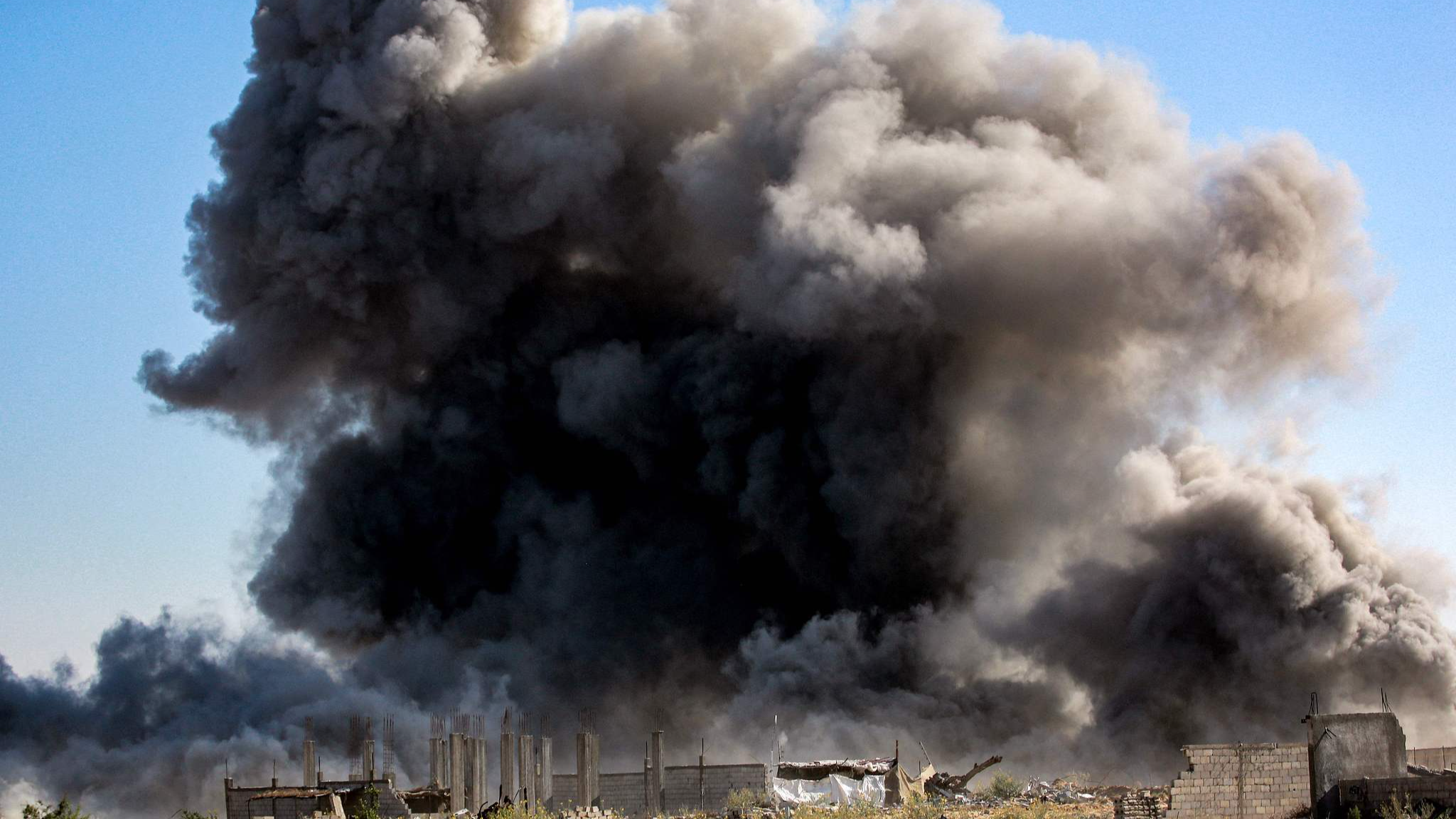 Smoke from Israeli bombardment rises over an area that was ordered to be evacuated by the Israeli army in the southeast of Khan Yunis in the southern Gaza Strip, September 8, 2024. /CFP