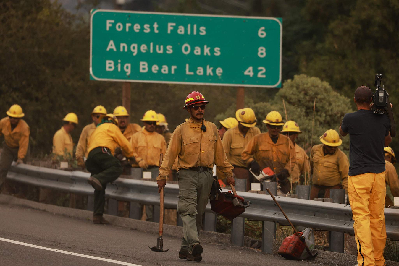 Hand crews clear a defense line during severe temperatures as the Line Fire burns near Mentone, California, the United States, September 8, 2024. /CFP