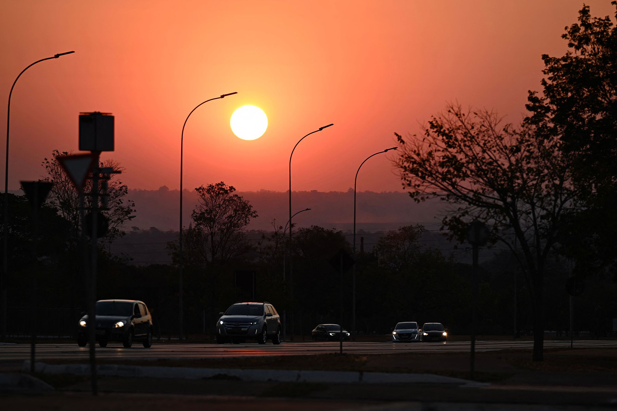 The sun sets in Brasilia, Brazil, amid smoke from forest fires in the northern and central western states, September 9, 2024. /CFP