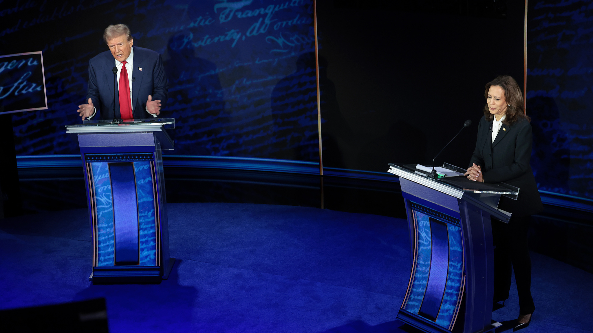 Republican presidential nominee, former U.S. President Donald Trump (L) and Democratic presidential nominee, U.S. Vice President Kamala Harris (R) debate for the first time during the presidential election campaign at The National Constitution Center in Philadelphia, Pennsylvania, September 10, 2024. /CFP