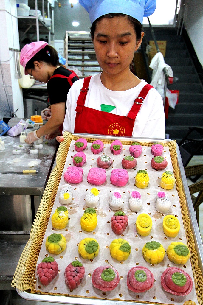 Mooncakes shaped like grapes, persimmons, pumpkins, pineapples and peanuts are seen at a bakery in Binzhou, Shandong Province on September 10, 2024. The designs represent hopes for a bountiful autumn harvest. /CFP