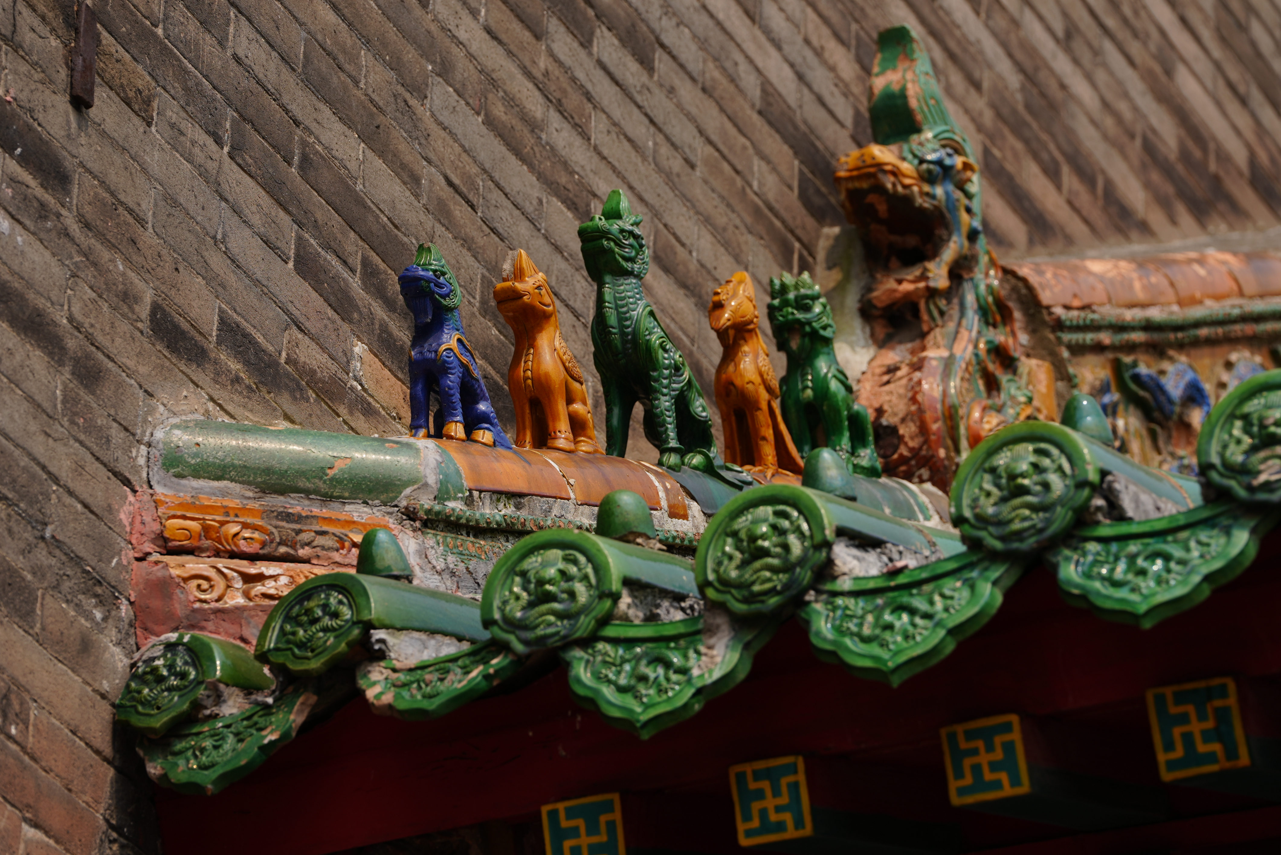 Auspicious beasts were perched on the roof ridges, intended to guard the palace and fend off any evil. /CGTN