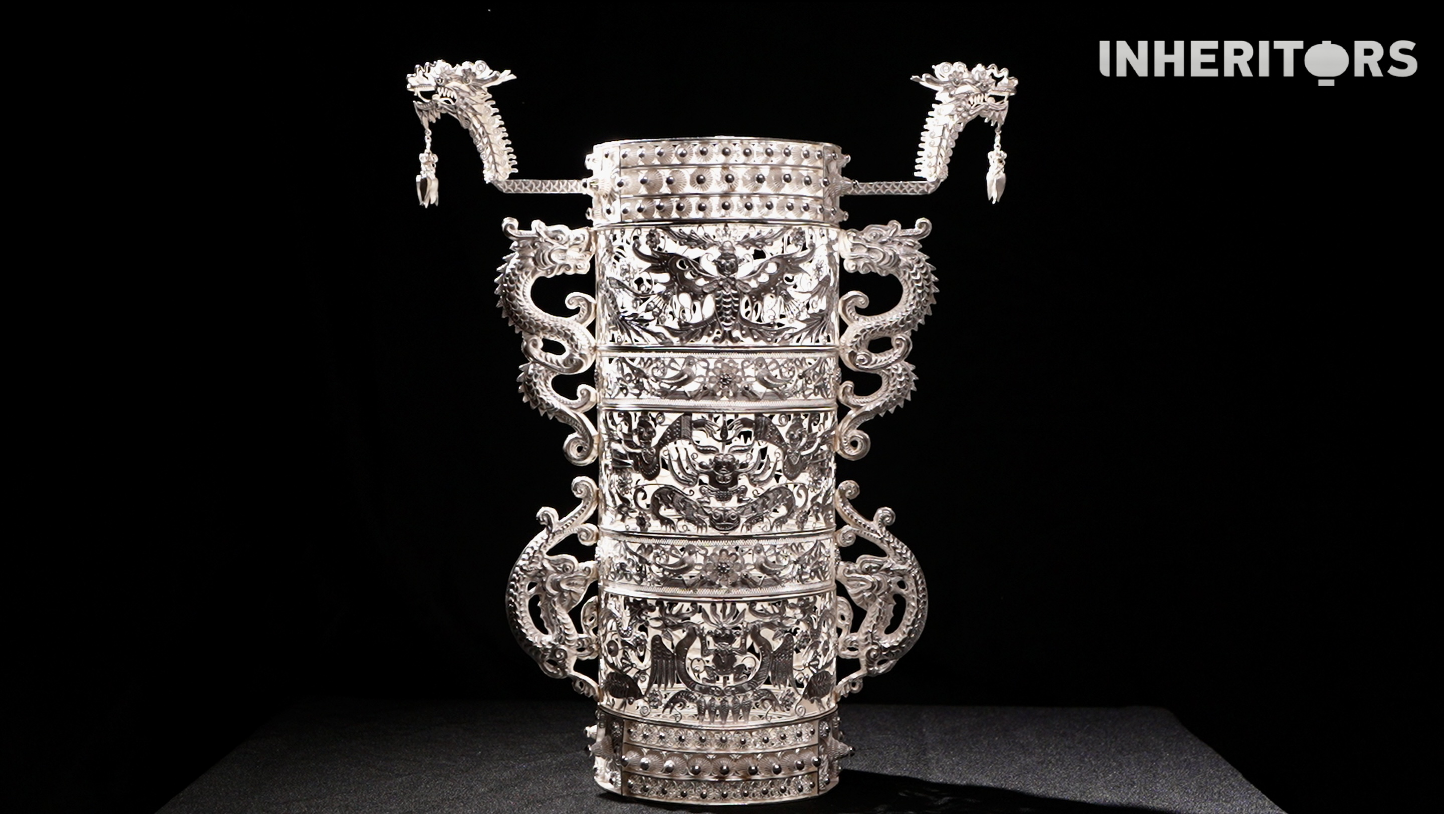 A view of a Miao silver heirloom /CGTN