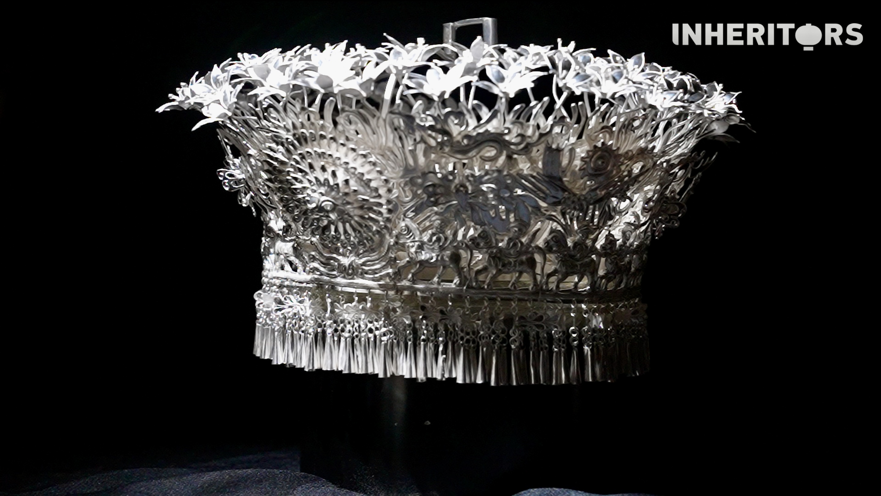 A view of a Miao silver heirloom /CGTN