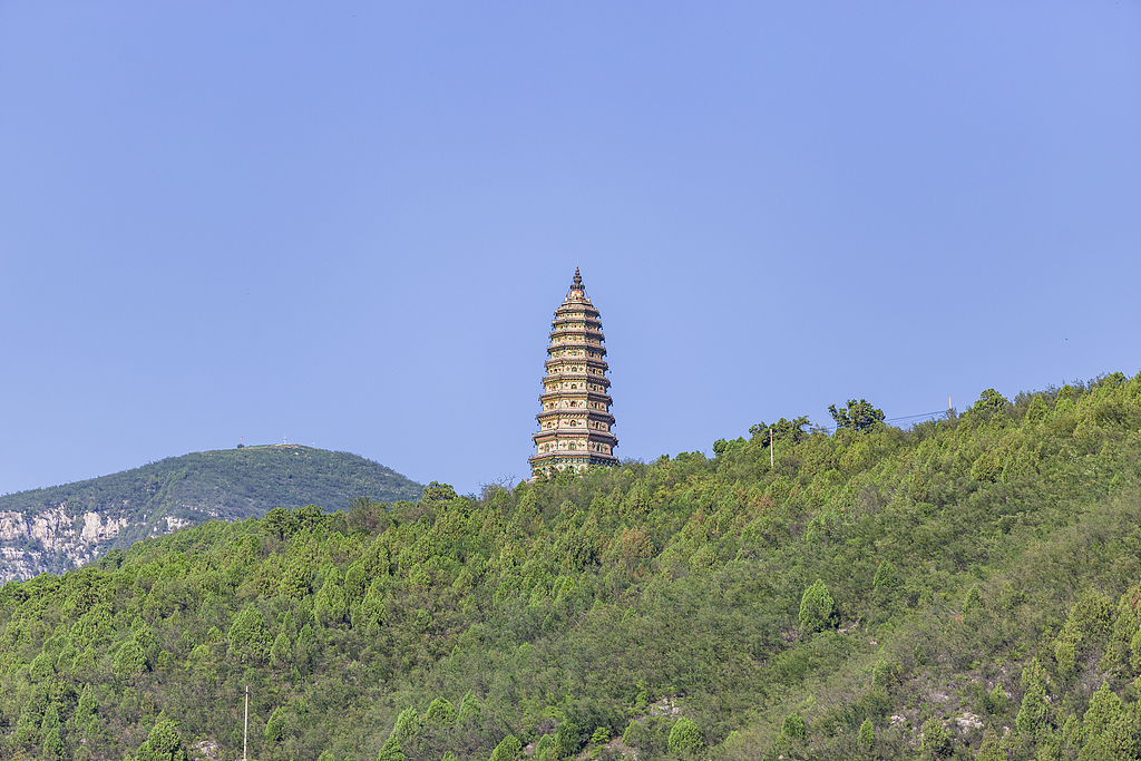 Guangsheng Temple's Feihong Pagoda is seen in the distance in Linfen, Shanxi Province on September 12, 2024. /CFP