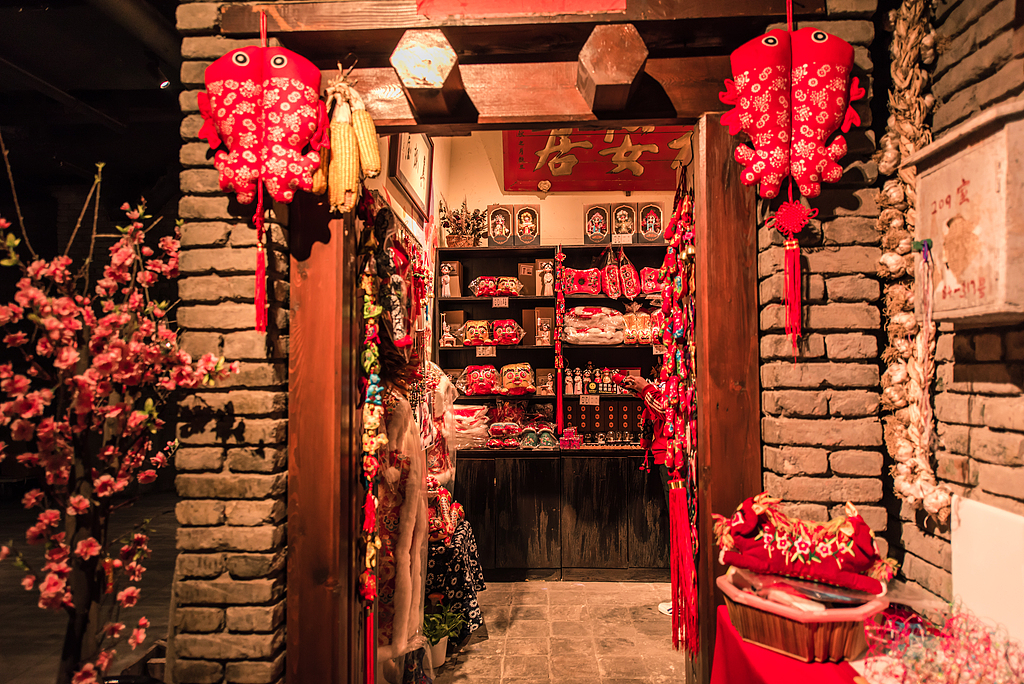 A view of Heping Guoju located on Wangfujing Street in Beijing. It is an immersive experience that recreates iconic Beijing elements of the 1980s. /CFP