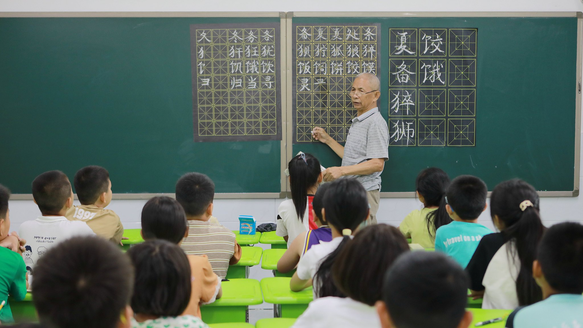 A retired man teaches free calligraphy classes to children in Handan City, north China's Hebei Province, July 10, 2024. /CFP