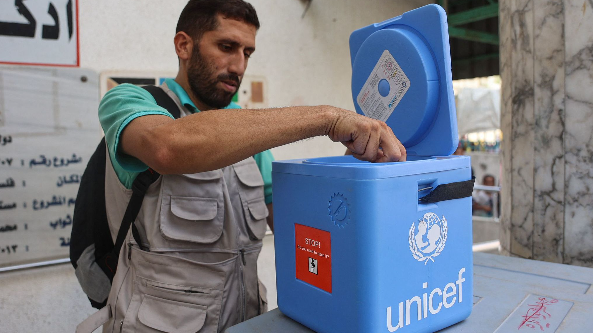 A Palestinian medic unpacks polio vaccines during an inoculation drive at the al-Daraj neighborhood clinic in Gaza, September 10, 2024. /CFP