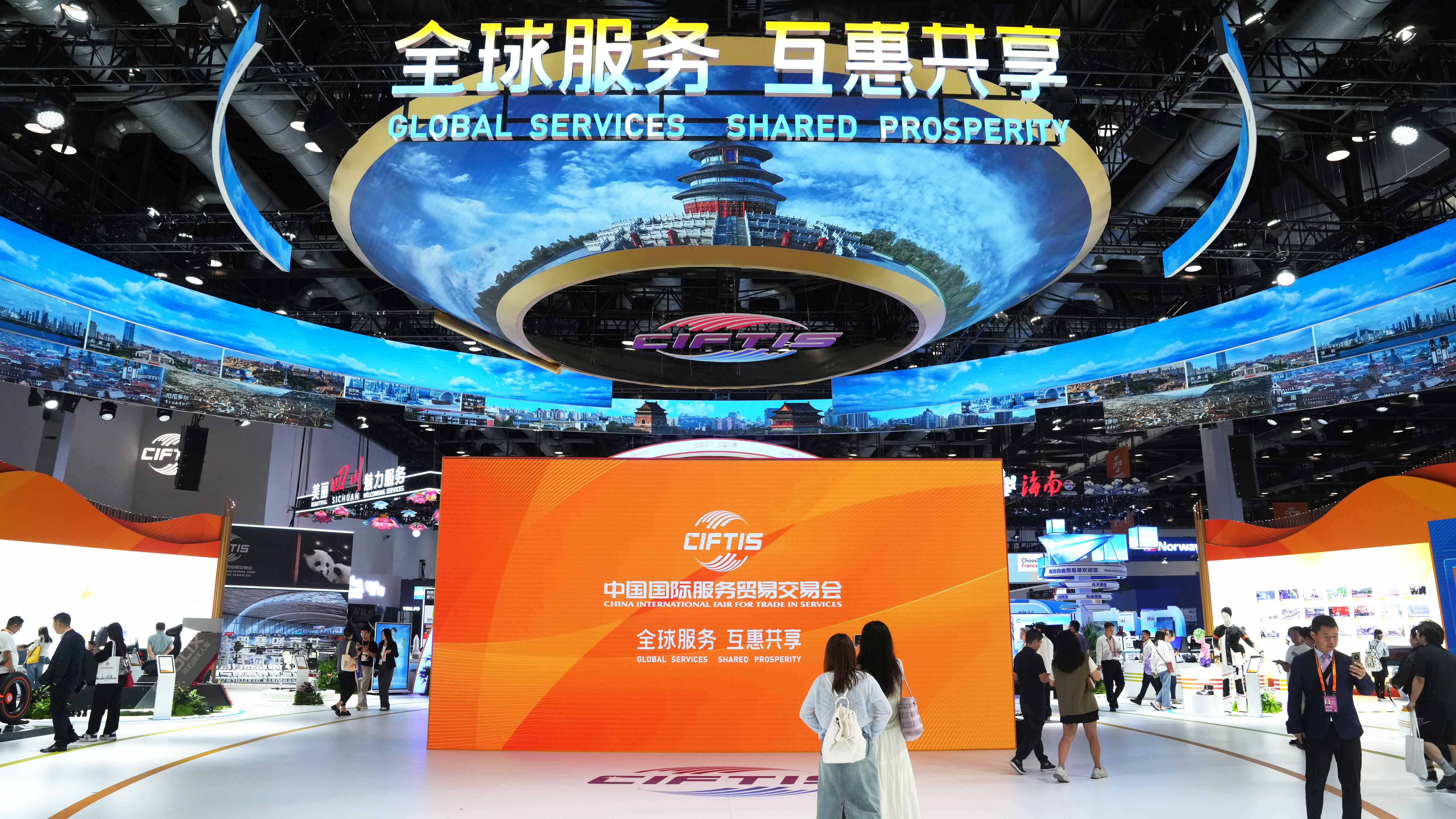 High-tech exhibits at 2024 CIFTIS create a buzz