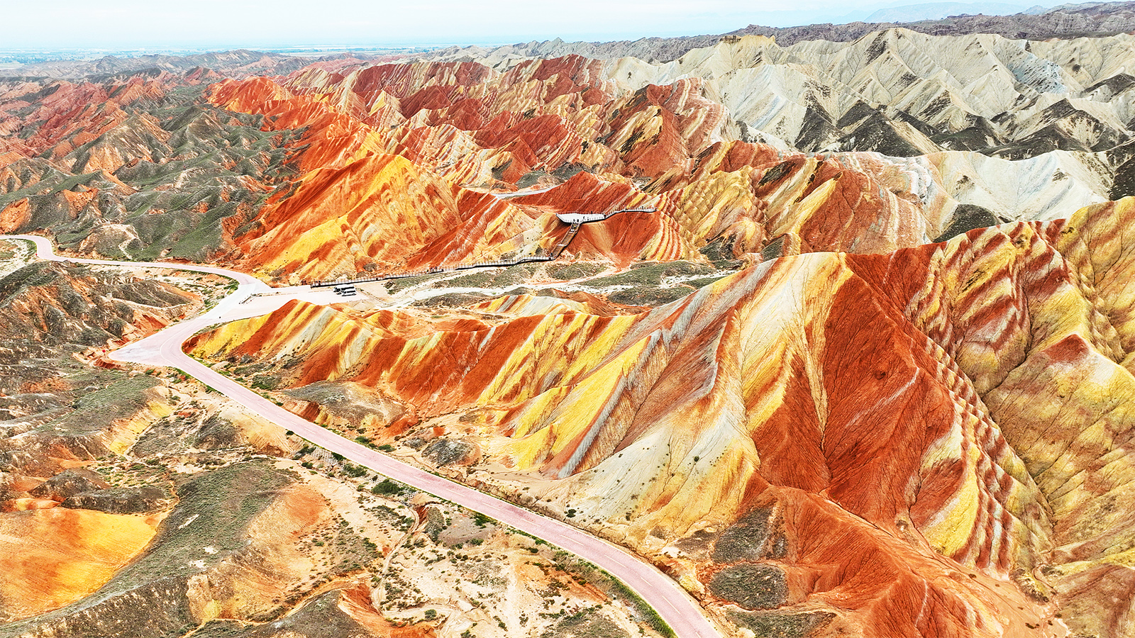 Pemandangan pegunungan berwarna-warni di Kawasan Pemandangan Danxia yang Berwarna-warni di Zhangye, Provinsi Gansu pada tanggal 13 September 2024 /CFP