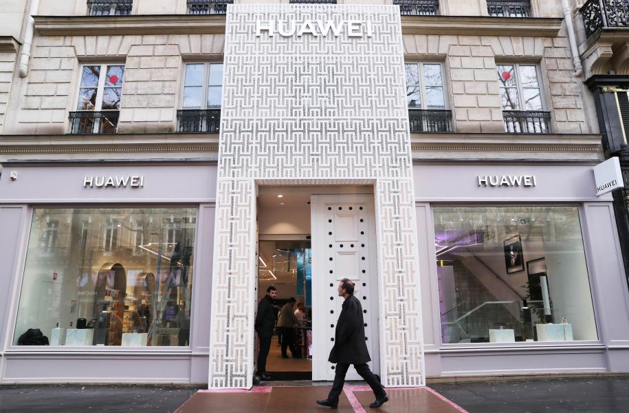 Huawei's flagship store in Paris, France, March 5, 2020. /Xinhua