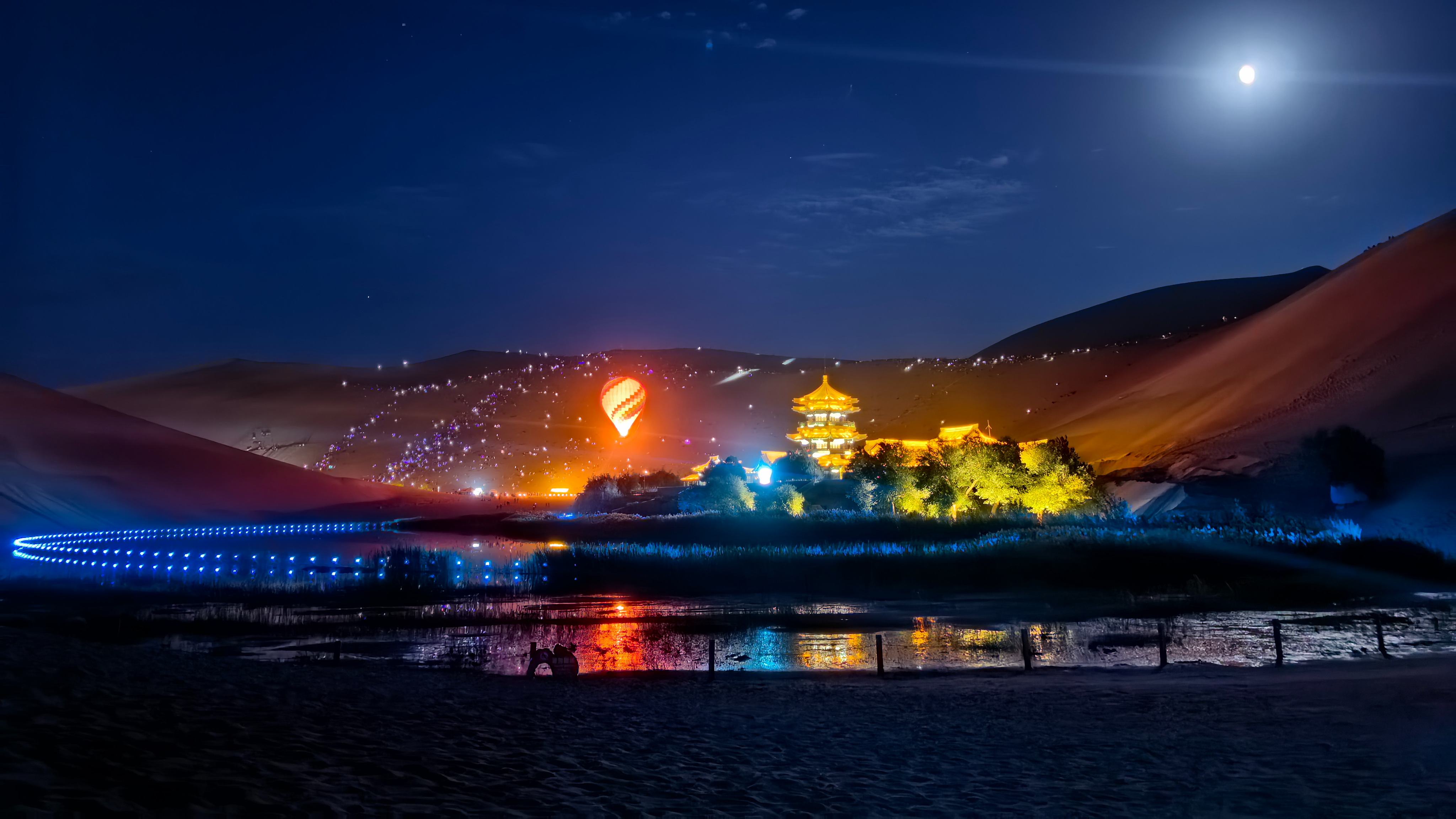 Live: Moon gazing at Mingsha Mountain during Mid-Autumn Festival