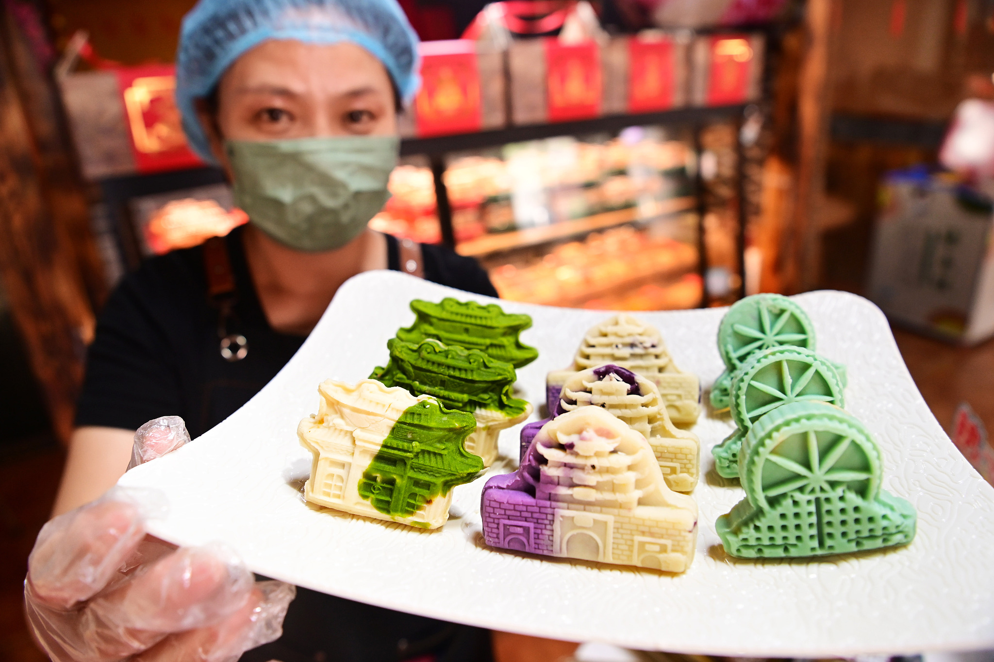 A bakery has introduced a line of cultural mooncakes inspired by local landmarks, Liaocheng City, east China's Shandong Province, September 13, 2024. /CFP