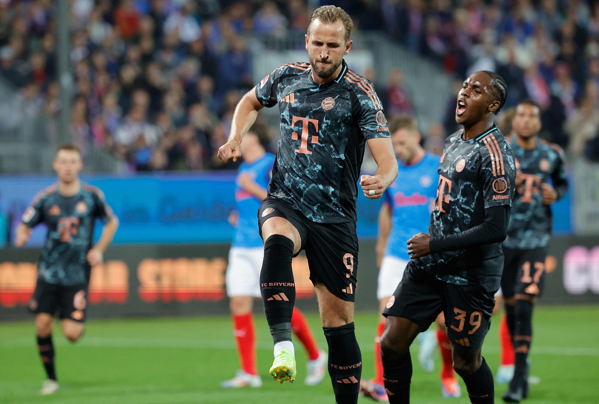 Harry Kane (#9) of Bayern Munich celebrates after scoring a goal against Holstein Kiel in a German Bundesliga game at Holstein-Stadion in Kiel, Germany, September 14, 2024. /CFP