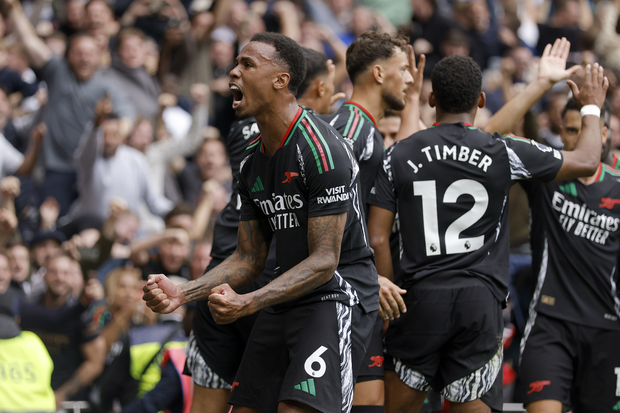 Gabriel Magalhaes (#6) of Arsenal celebrates after scoring a goal in the Premier League game against Tottenham Hotspur at Tottenham Hotspur Stadium in London, England, September 15, 2024. /CFP