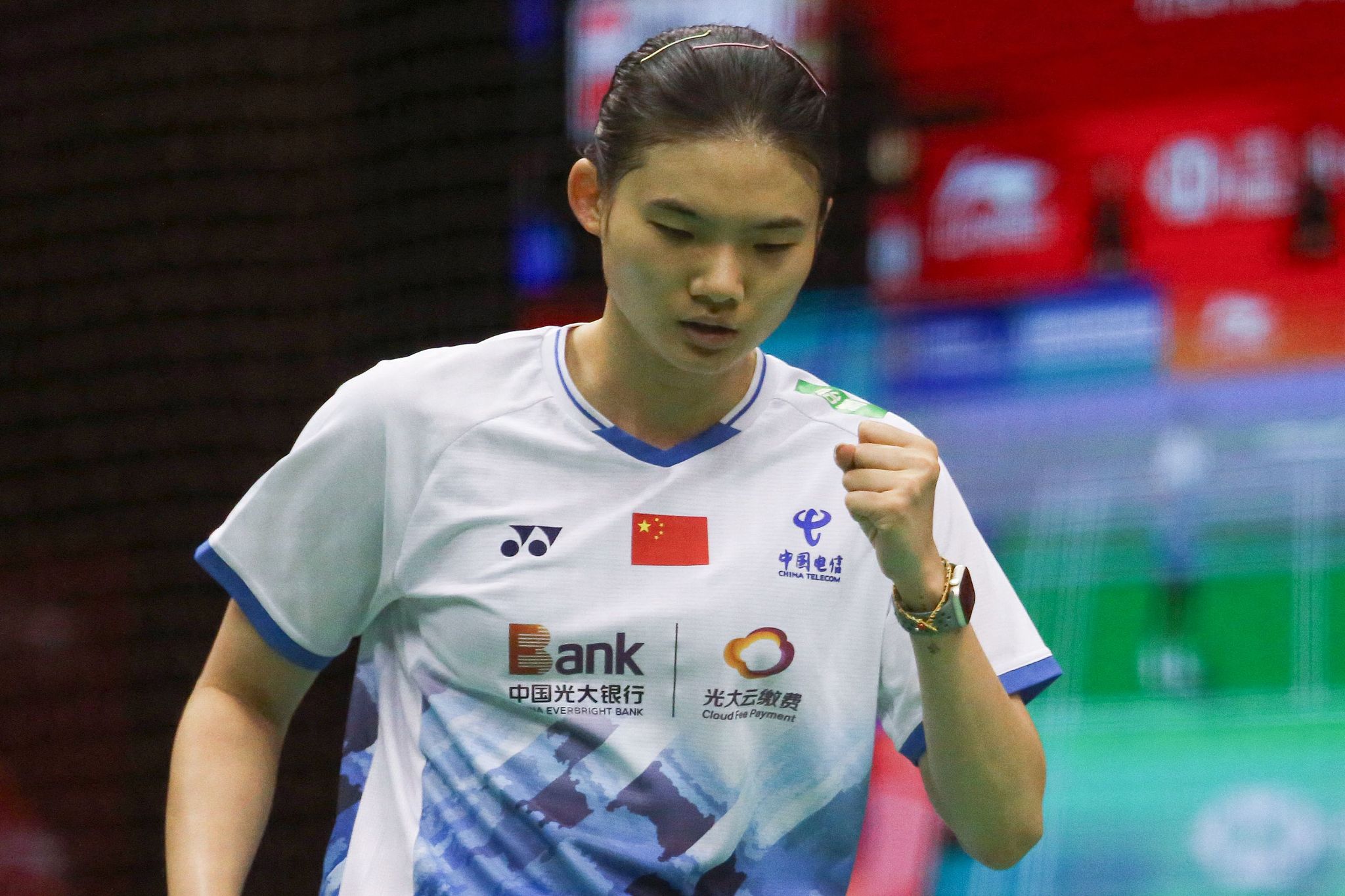 Han Yue dari Tiongkok bereaksi setelah mencetak poin di final tunggal putri melawan Putri Kusuma Wardani dari Indonesia di Hong Kong Open di Daerah Administratif Khusus Hong Kong, Tiongkok selatan, 15 September 2024. /CFP