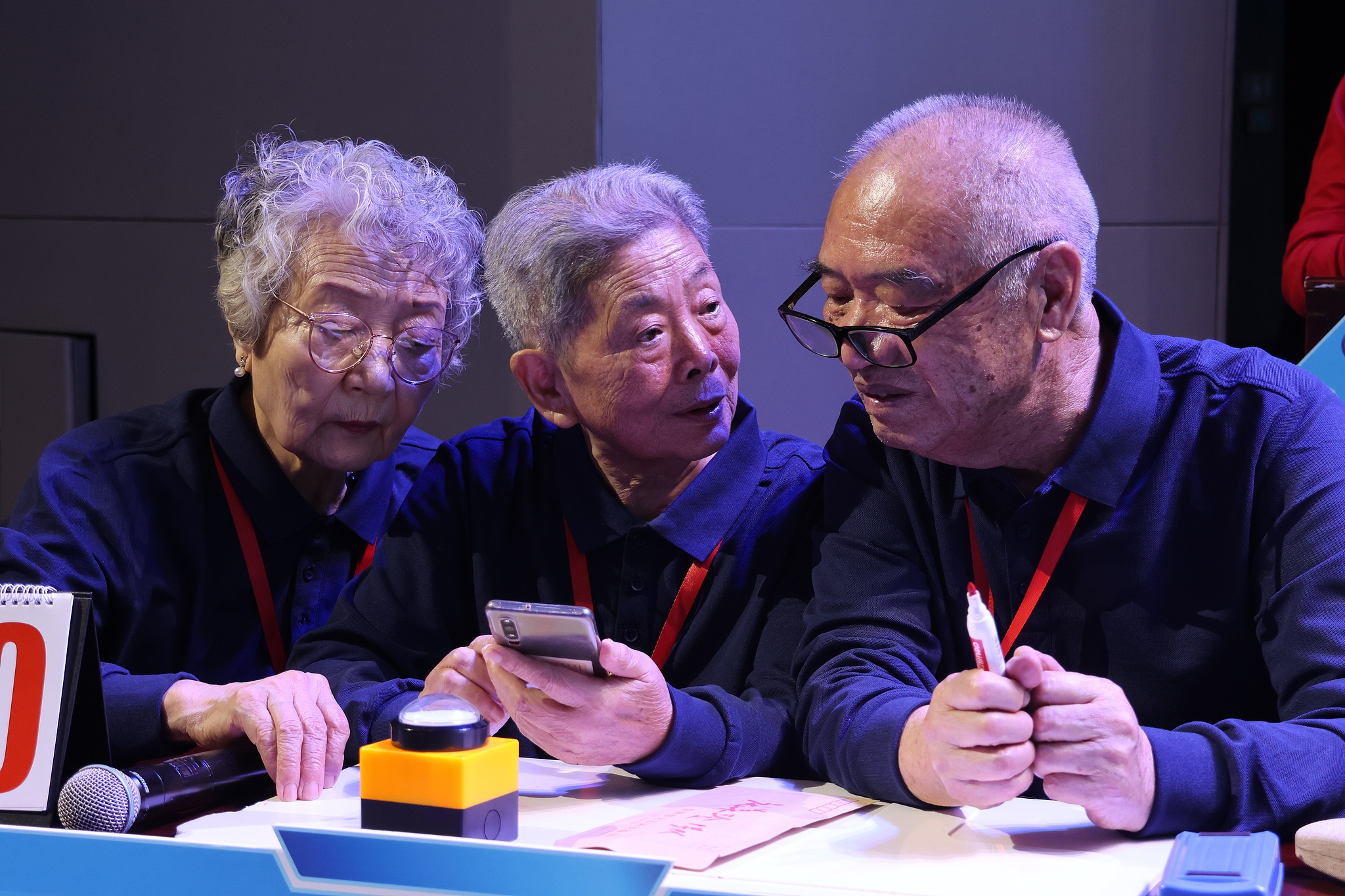 Elderly participants in a smart technology competition that aims to help seniors stay in step with technological developments, September 14, 2024. /CFP