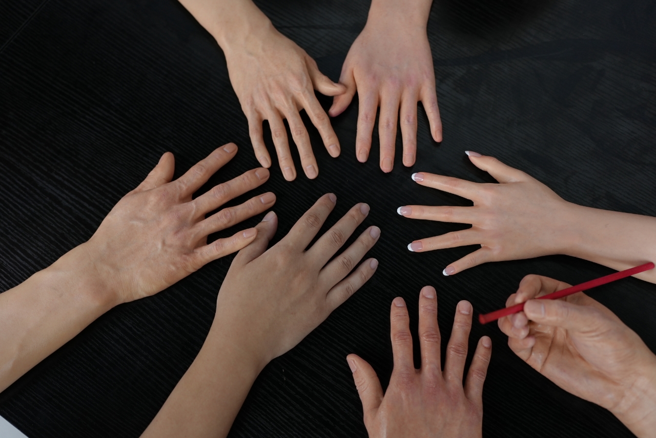 Can you guess which hand is human and not robotic? The answer is the one on the bottom left. /CGTN